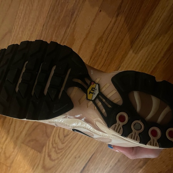 Nike - Picture 3 of 3